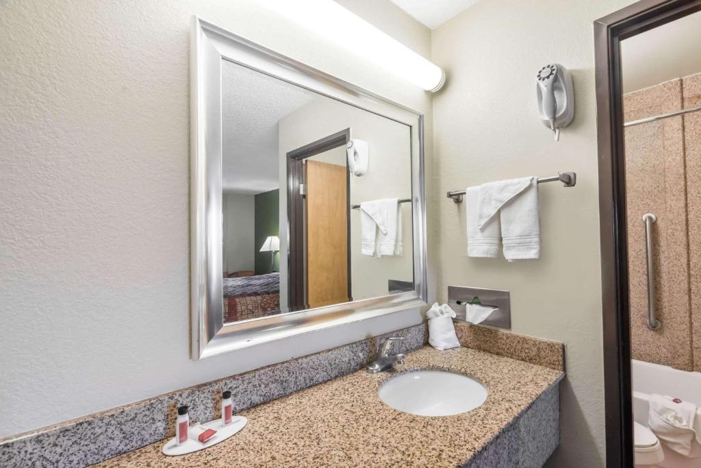 Room image 3